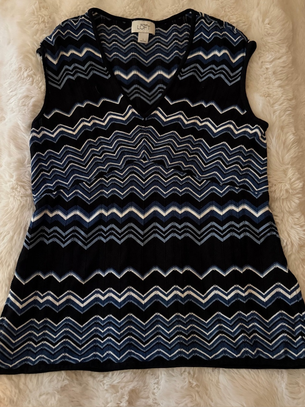 Never worn Sleeveless Chevron Knit Top in Black, Blue, white